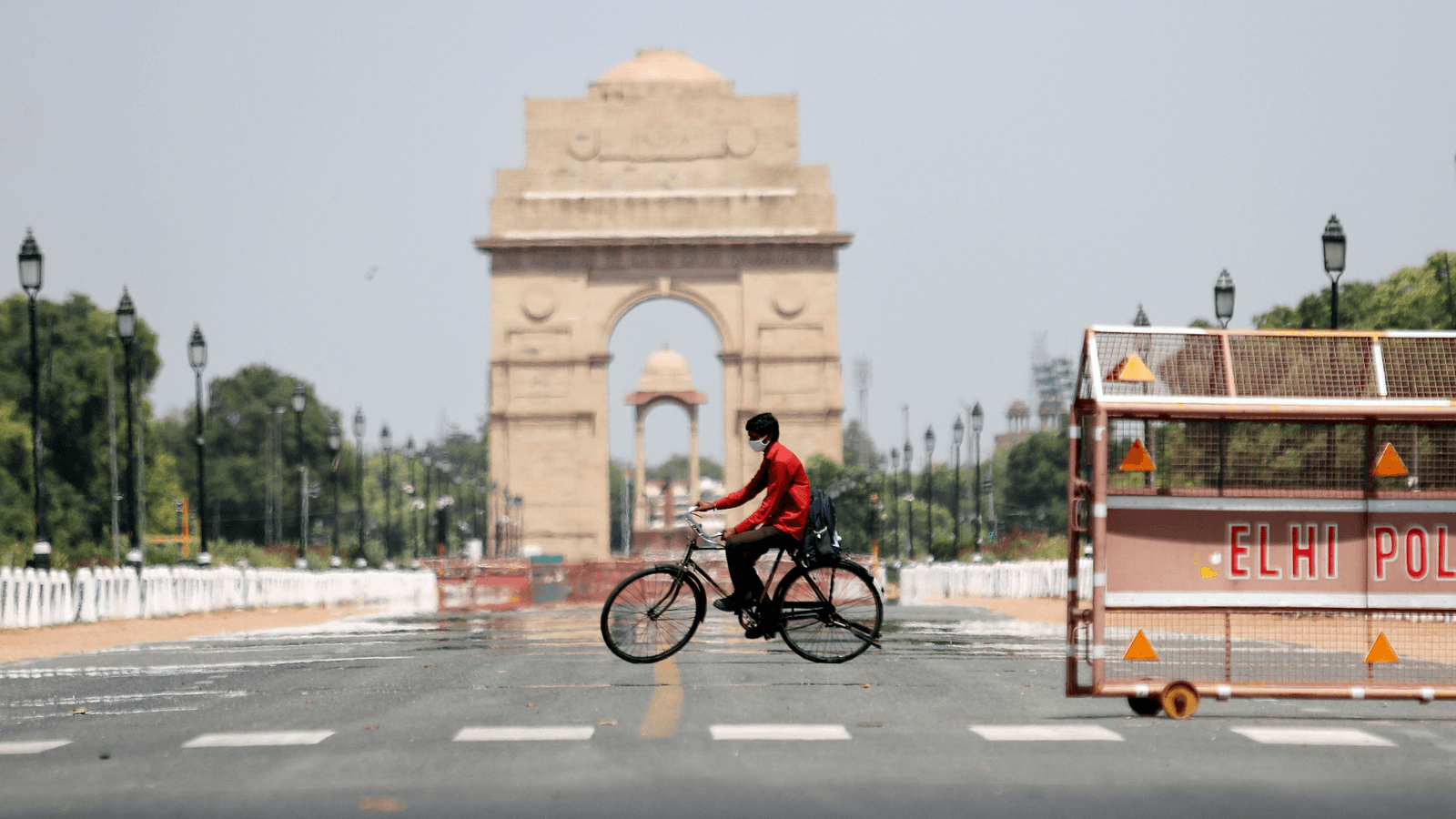 Delhi sizzles at 41.9°C as heatwave grips city, yellow alert issued
