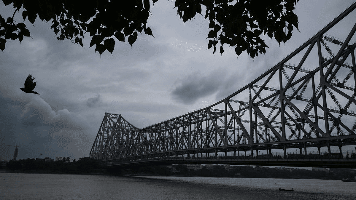 Kolkata, South Bengal soaked as heavy rain continues; IMD flags more showers across Bengal
