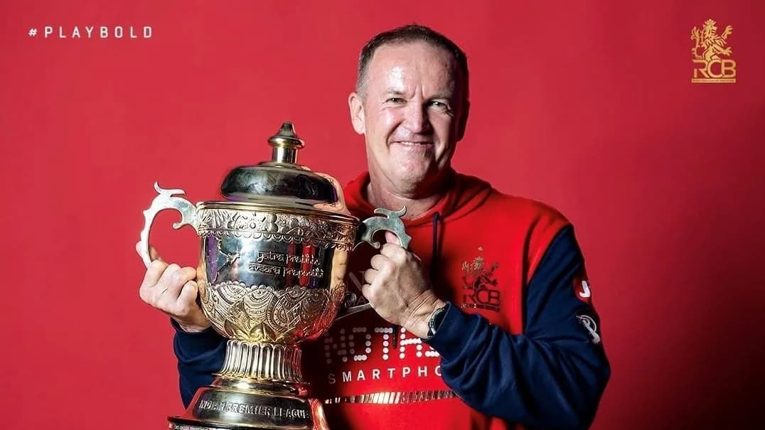 Andy Flower chooses RCB over England Test coaching role. । X/@crickethub_pk
