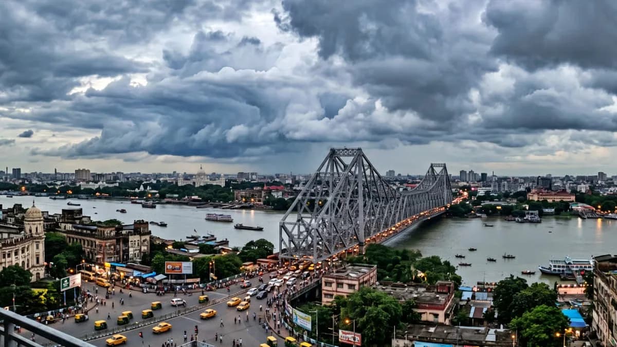 Kolkata weather today: Sunshine, sudden rain and humid conditions to continue