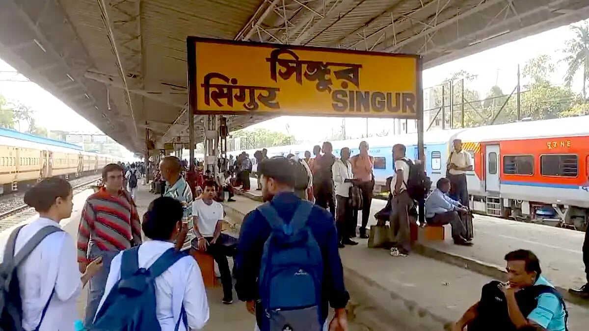 Howrah–Tarakeshwar trains hit for 3 hours, commuters stranded: Here’s what railways says