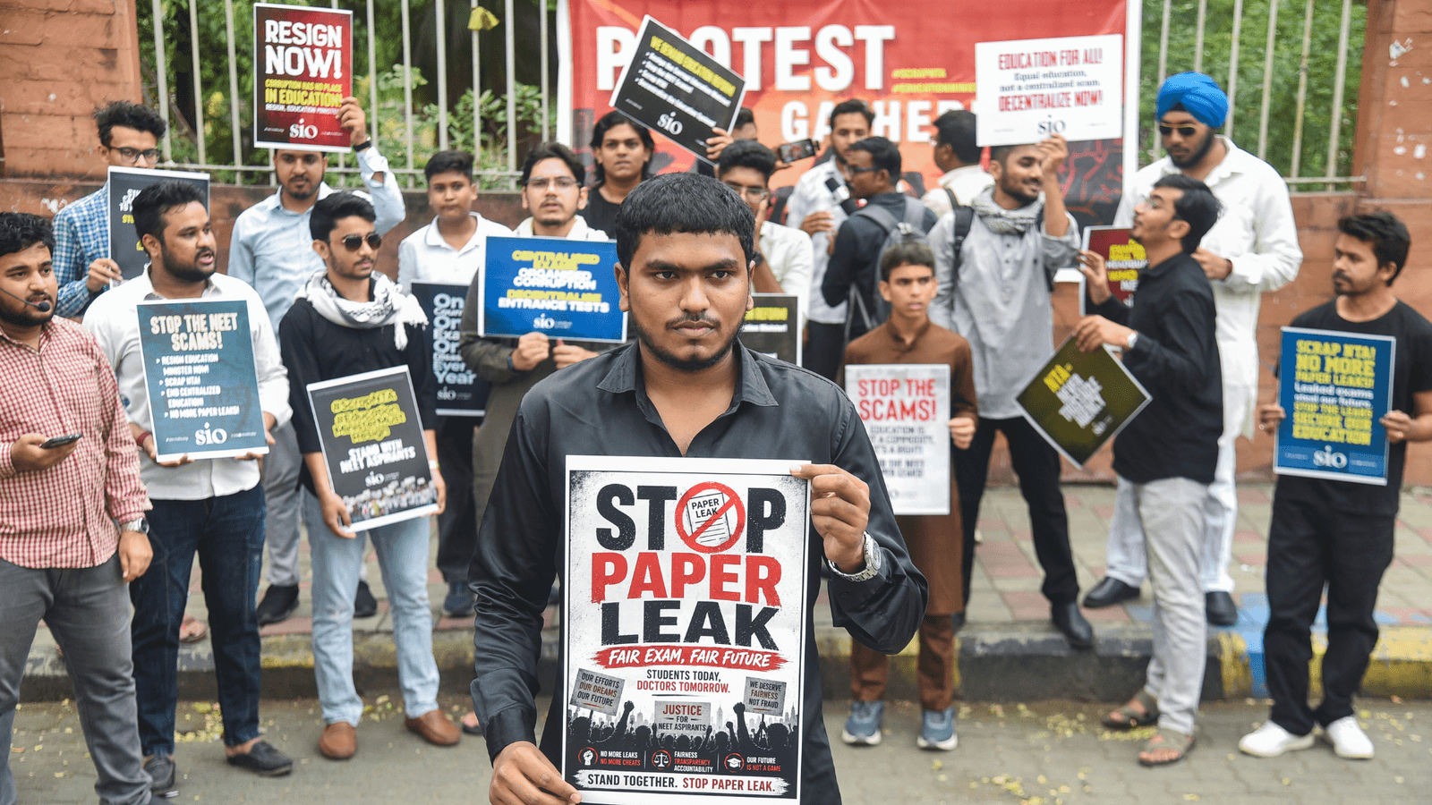 CBI cracks NEET-UG paper leak, arrests Pune ‘mastermind’ teacher linked to NTA
