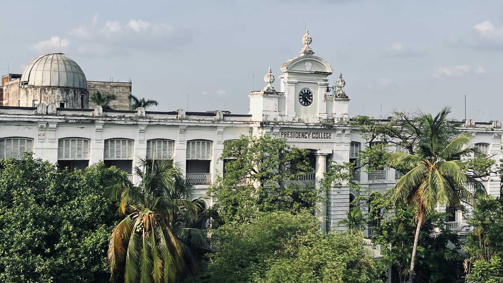Campus residents chase away alleged flasher near Presidency University girls hostel