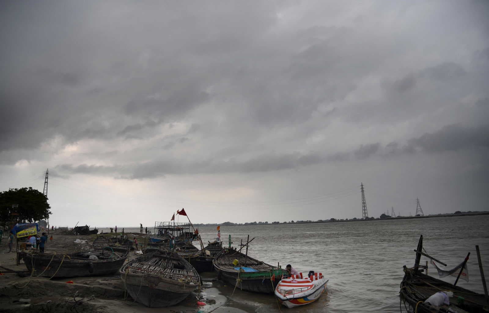 IMD warns of heavy rain, thunderstorms in Kolkata and South Bengal this week
