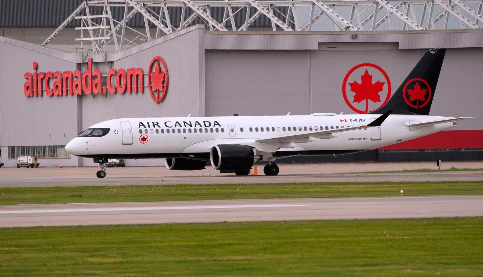 Former Air Canada pilot charged after allegedly flying with forged credentials for 17 years