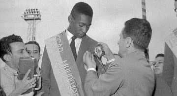 Pelé’s 1958 World Cup final jersey heads to auction, could fetch ₹5-7 crore