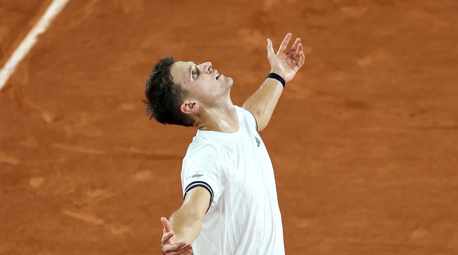 Jakub Menšík stuns Rublev, reaches maiden French Open quarterfinal