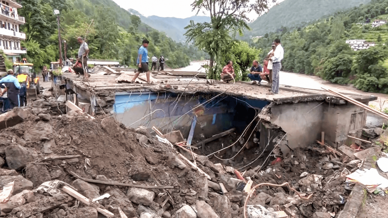 Cloudbursts trigger flash floods, disrupt traffic in Jammu and Kashmir’s Kishtwar and Doda