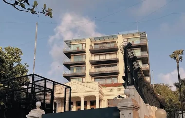 Supreme Court clears Mannat expansion, SRK gets legal relief. (X)
