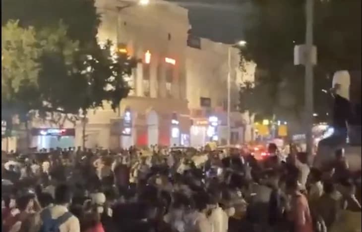 Connaught Place shuts early as CJP protest tightens security. (X)