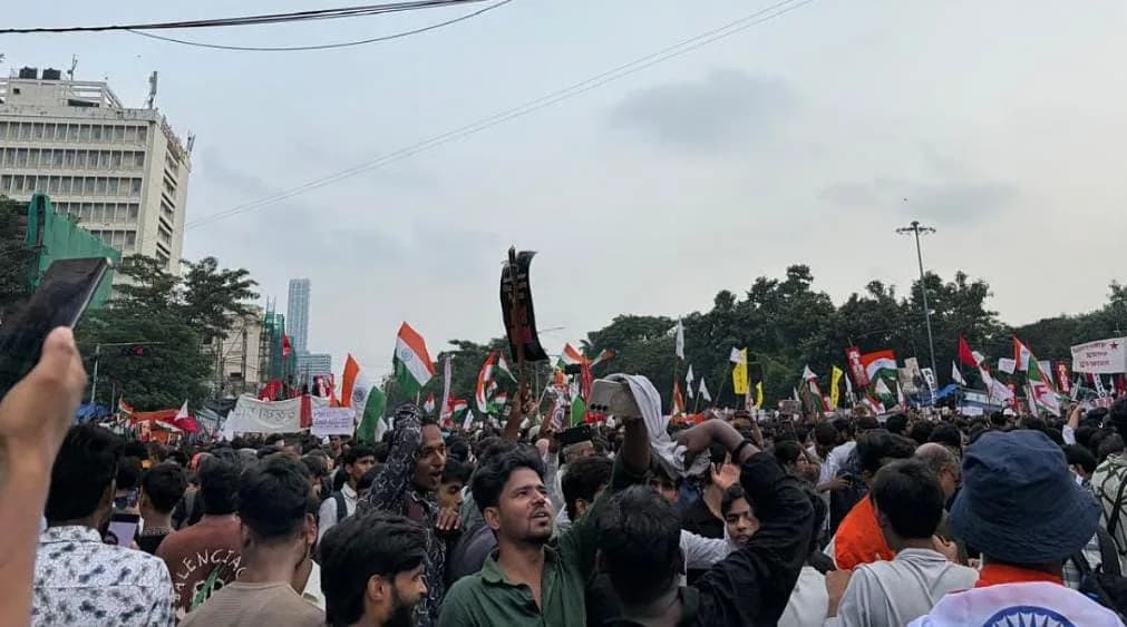 Jantar Mantar fire rocks Kolkata as CJP protesters face off with police at Dharmatala