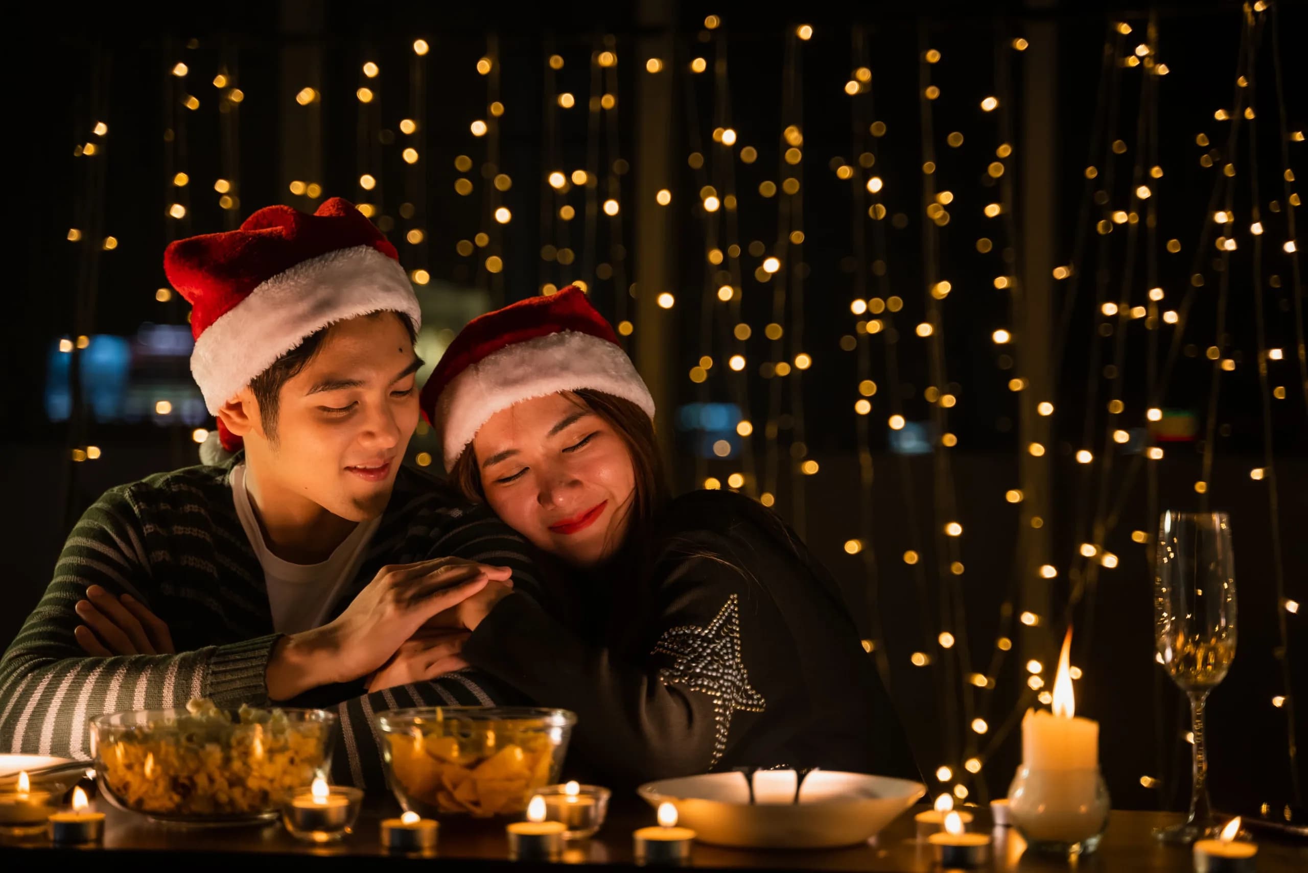 Tinselling holiday dating trend couples should know